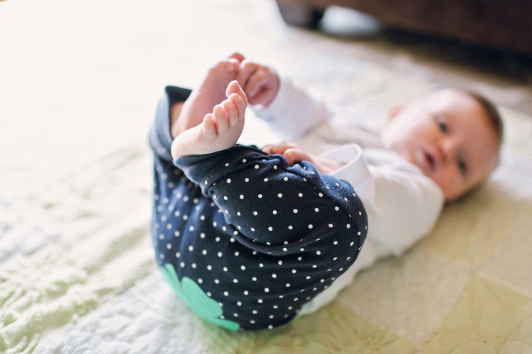 A great list of 10 photos to take during babys first six months. Plus tips for each... from a professional photographer!