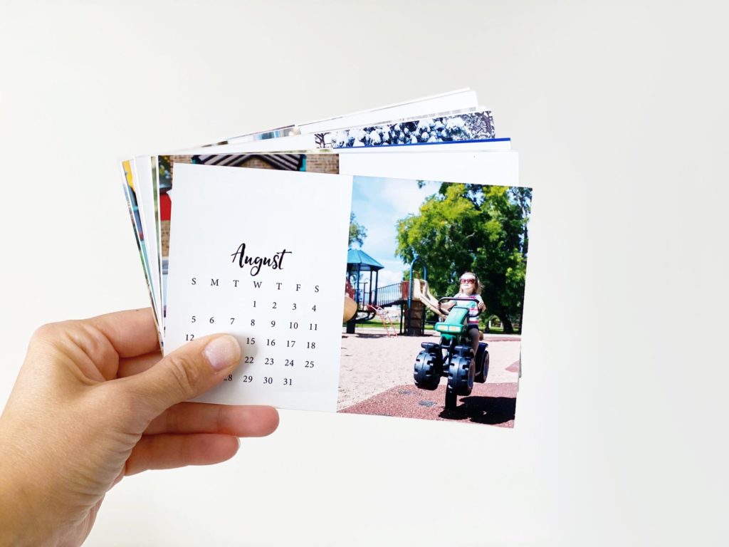 A free download to make your own photo calendar in the Project Life App. A personalized gift... no craft skills required!
